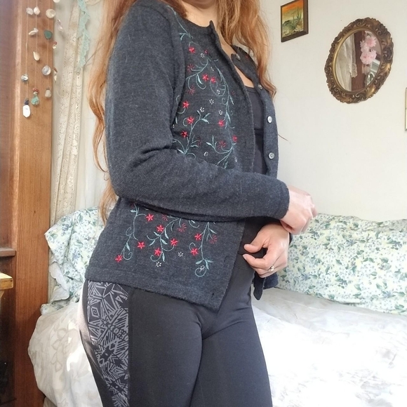 Vintage 90s 100% wool knit button up cardigan sweater with floral embroi… - Picture 3 of 4
